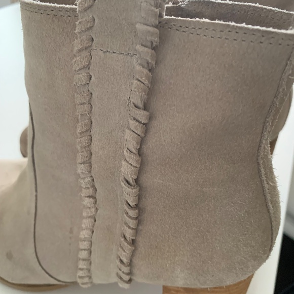 COCONUTS by MATISSE Trina Suede Block Heel Booties - Picture 12 of 12